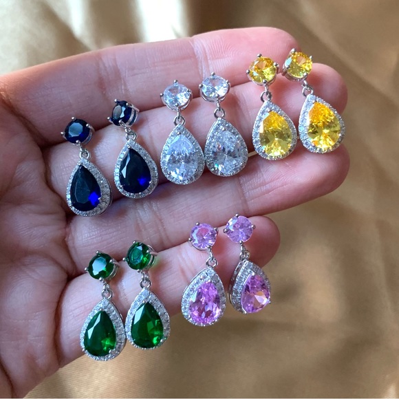 ♦️SALE♦️🌟2/$25🌟Bright Blue Crystal Zirconia Drop Earrings - Picture 12 of 14